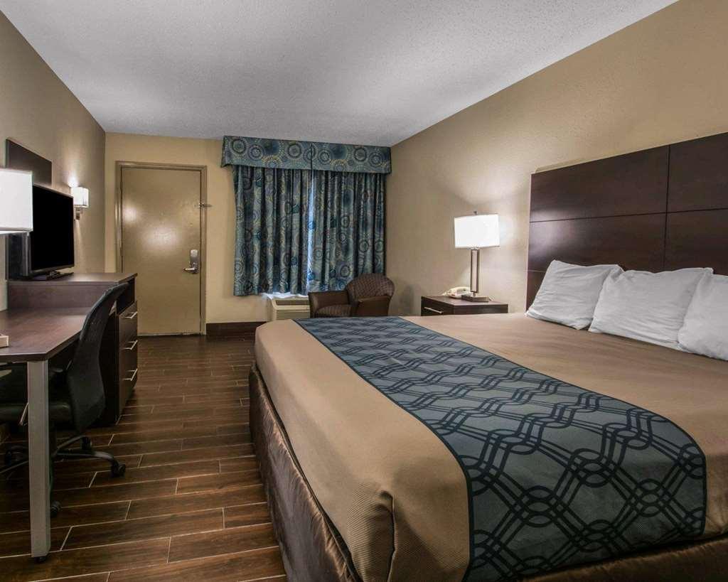 Econo Lodge Defuniak Springs I-10 Room photo